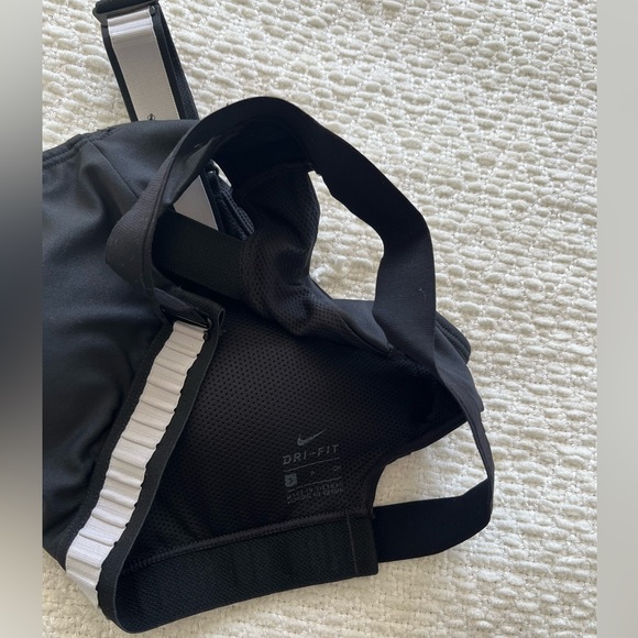 Nike Sports Bra - Picture 3 of 4